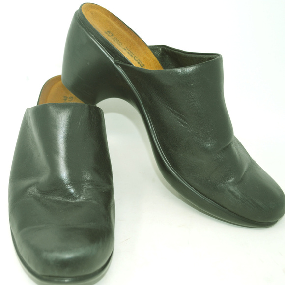 naot women's mules